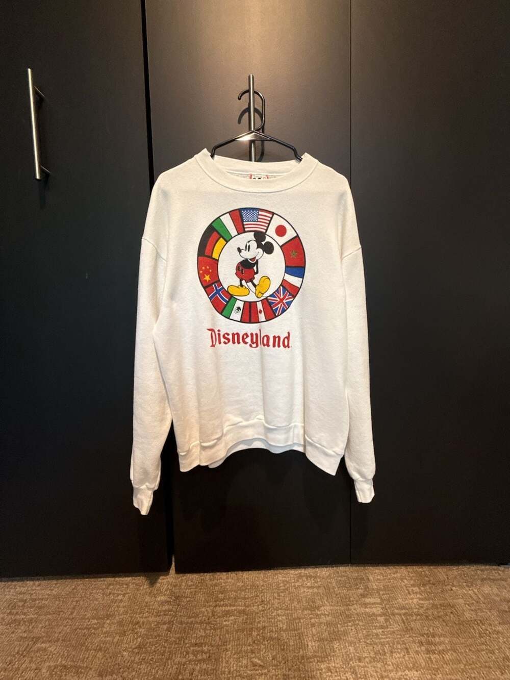 Vintage 90s Disneyland Mickey Mouse International Flags Sweatshirt Size Large